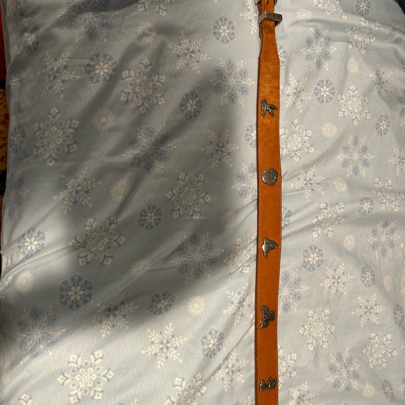 Metal Disney characters like Bugs Bunny, Tweete, Donald Duck and Road Runner. - Picture 3 of 5